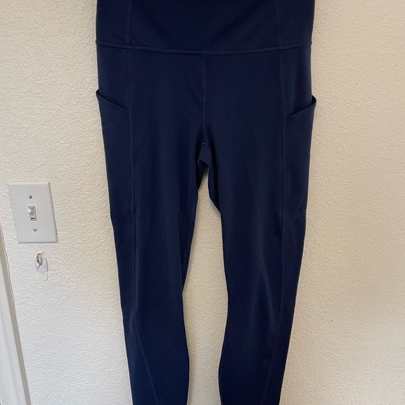 2 Fabletics leggings - Picture 2 of 7